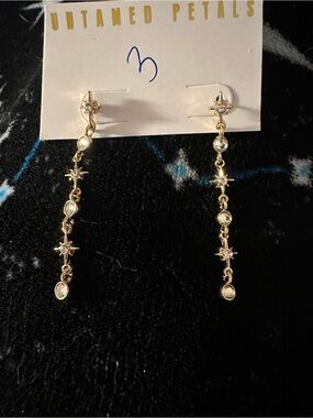 Untamed Petals Gold-Toned Linear Drop Earrings in a Celestial Starburst Design